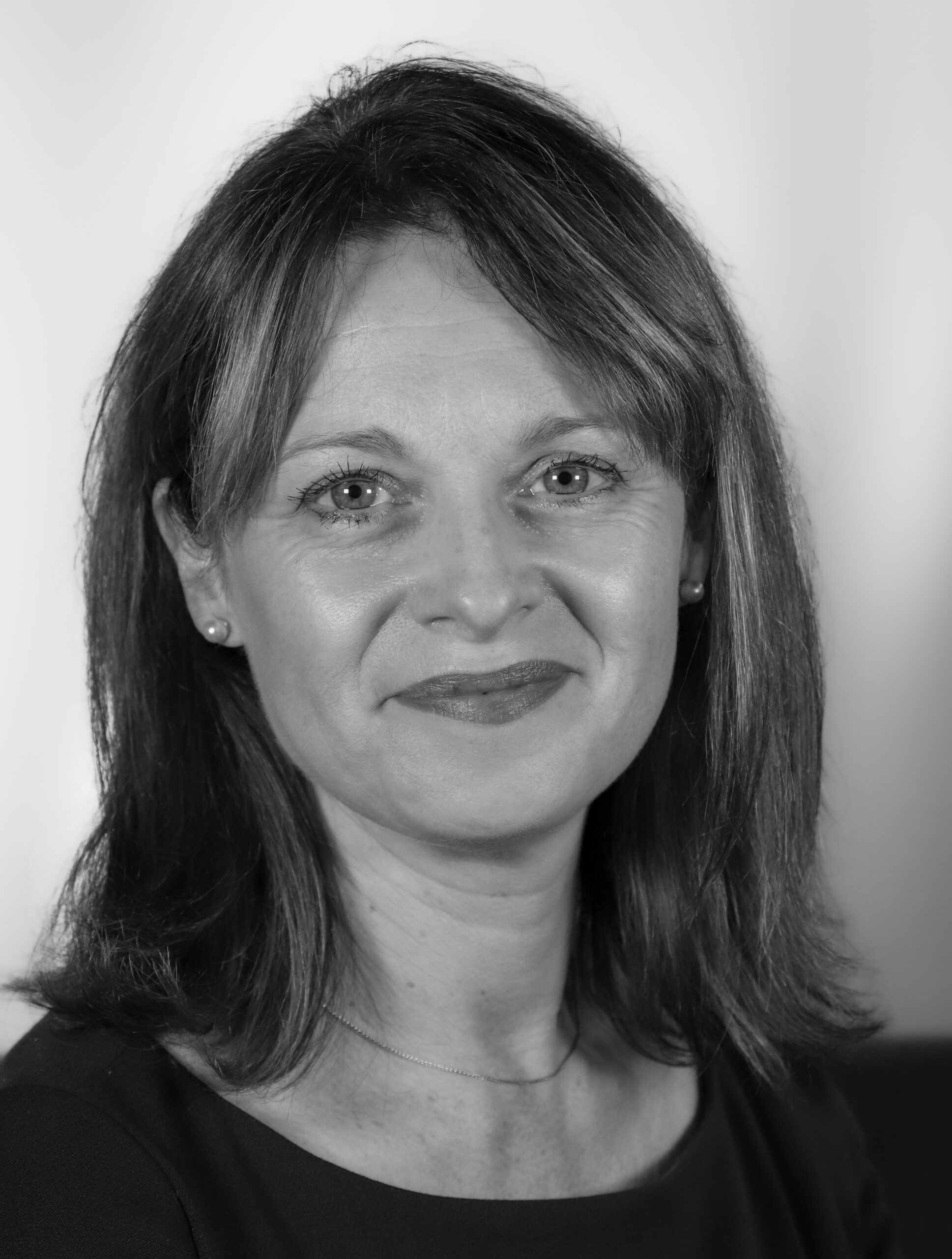 Janette Hughes – Headshot